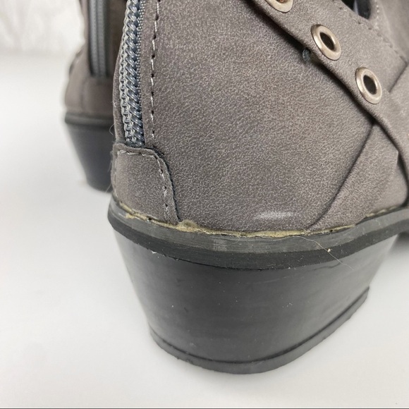 NAUGHTY MONKEY Gray Leather Grommet Strap Block Ankle Boot Bootie Size 40 - Picture 10 of 12